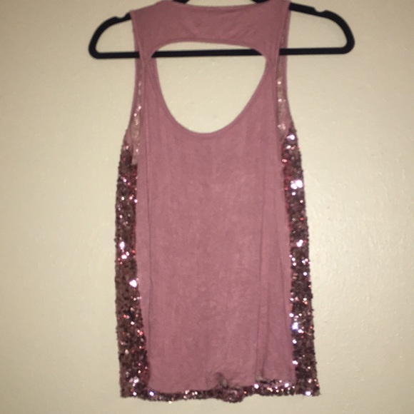 💥4/$20💥 EUC Dusty rose colored sequin top w/ back cutout - Picture 2 of 4